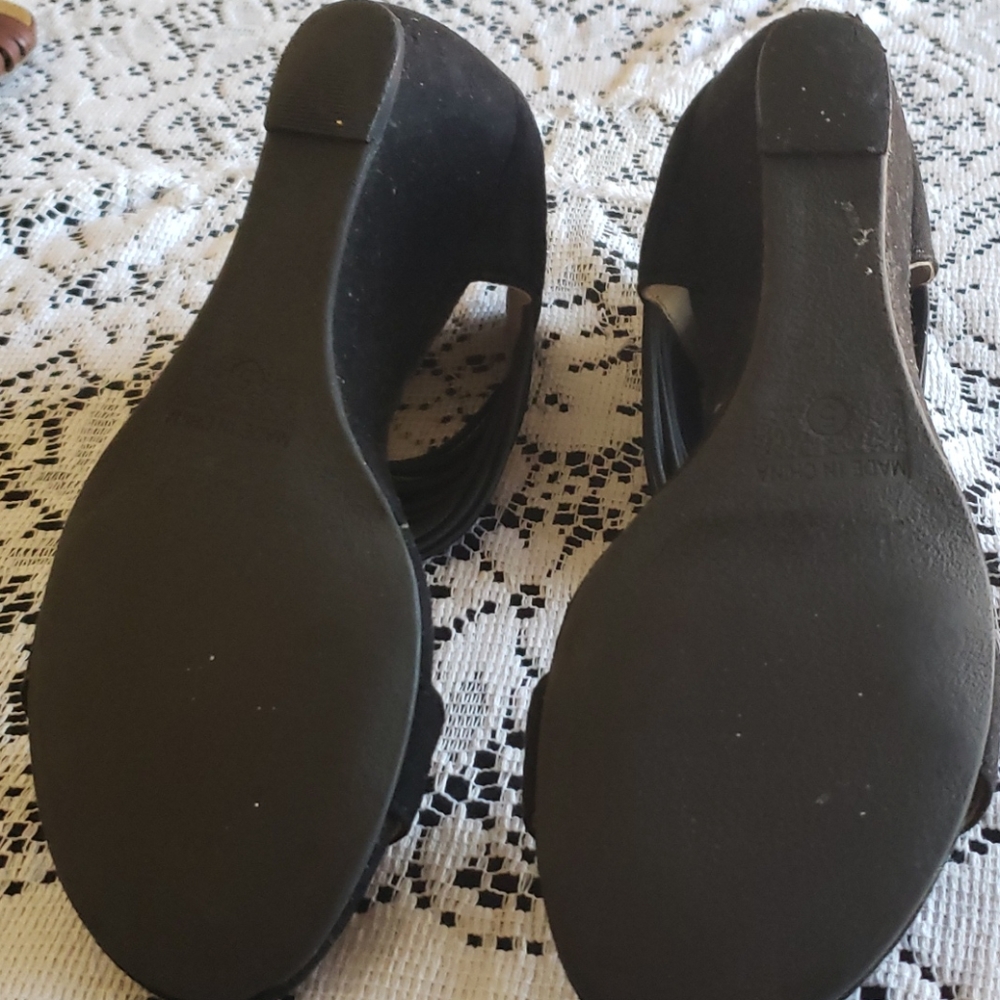 American Rag open toe shoes. - Picture 5 of 6